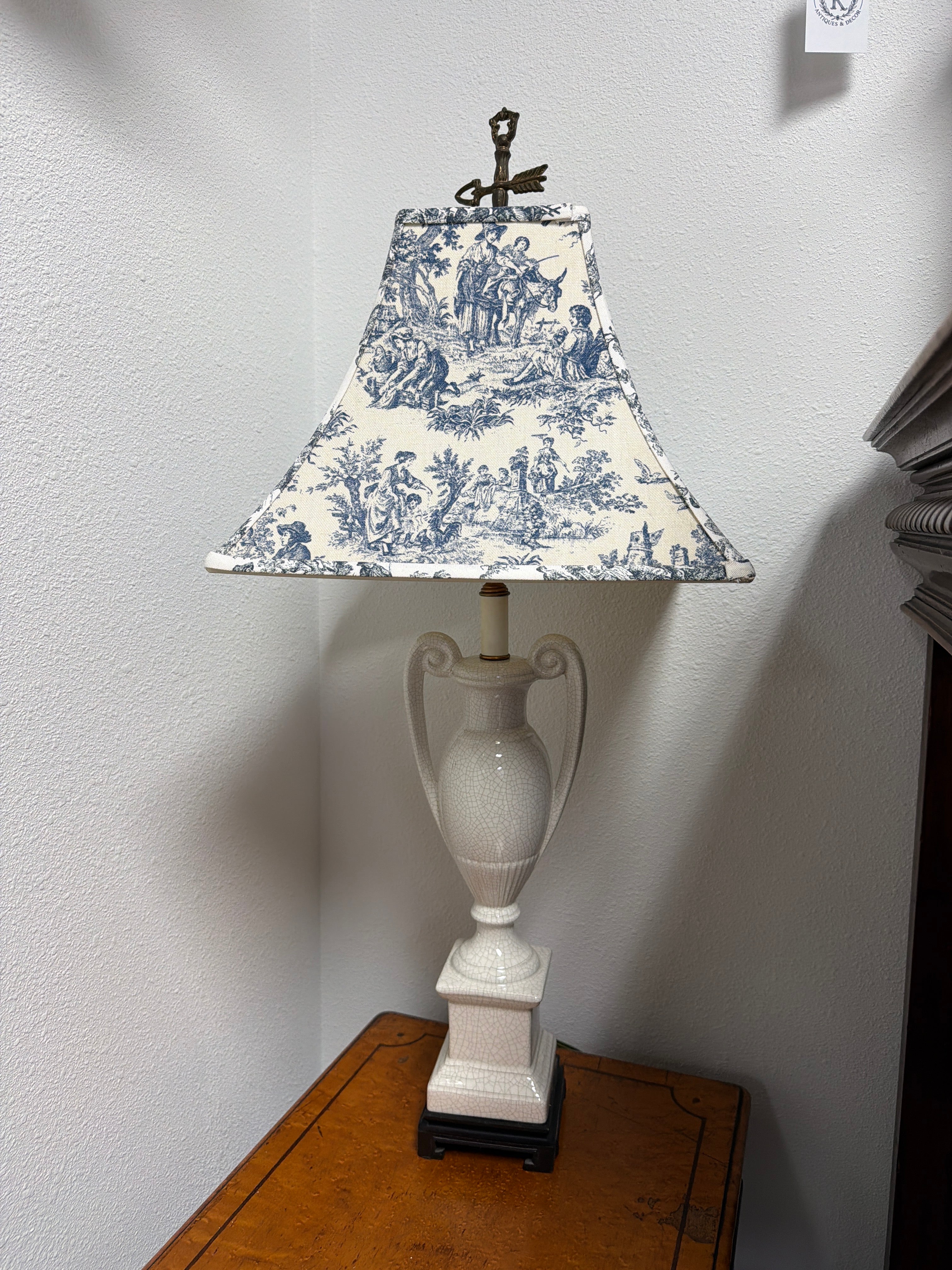 Neoclassical Style Lamp with Finial