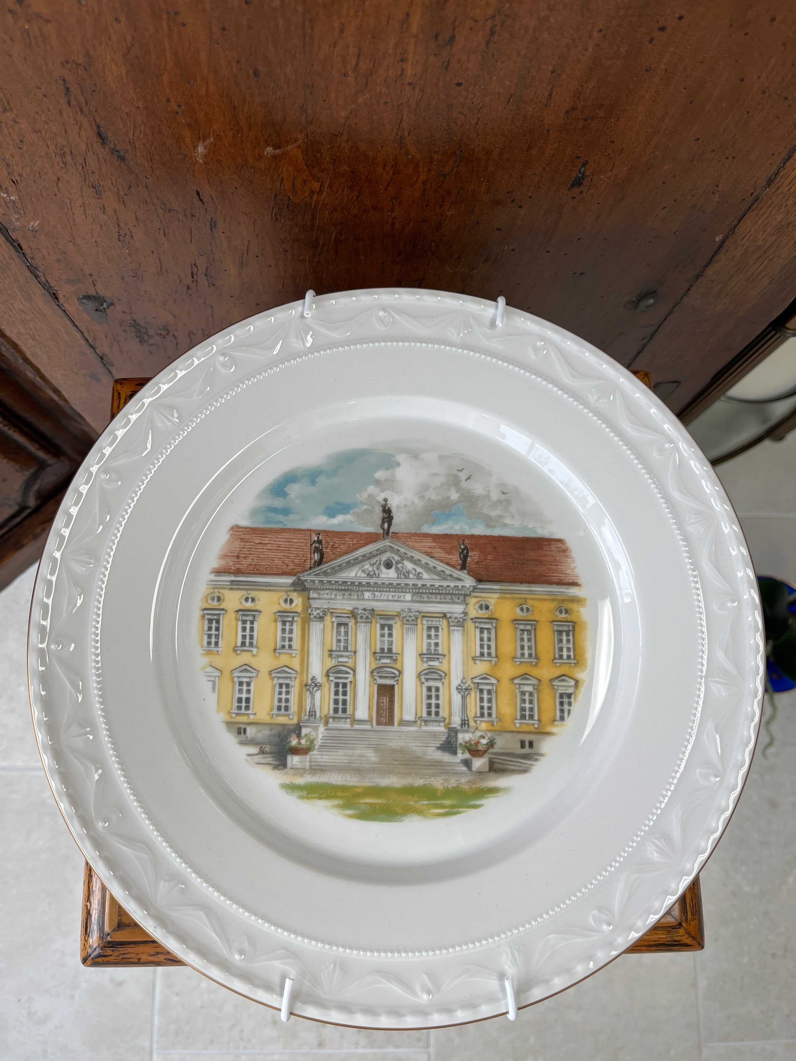 KPM Berlin decorative wall plate depicting German Palace