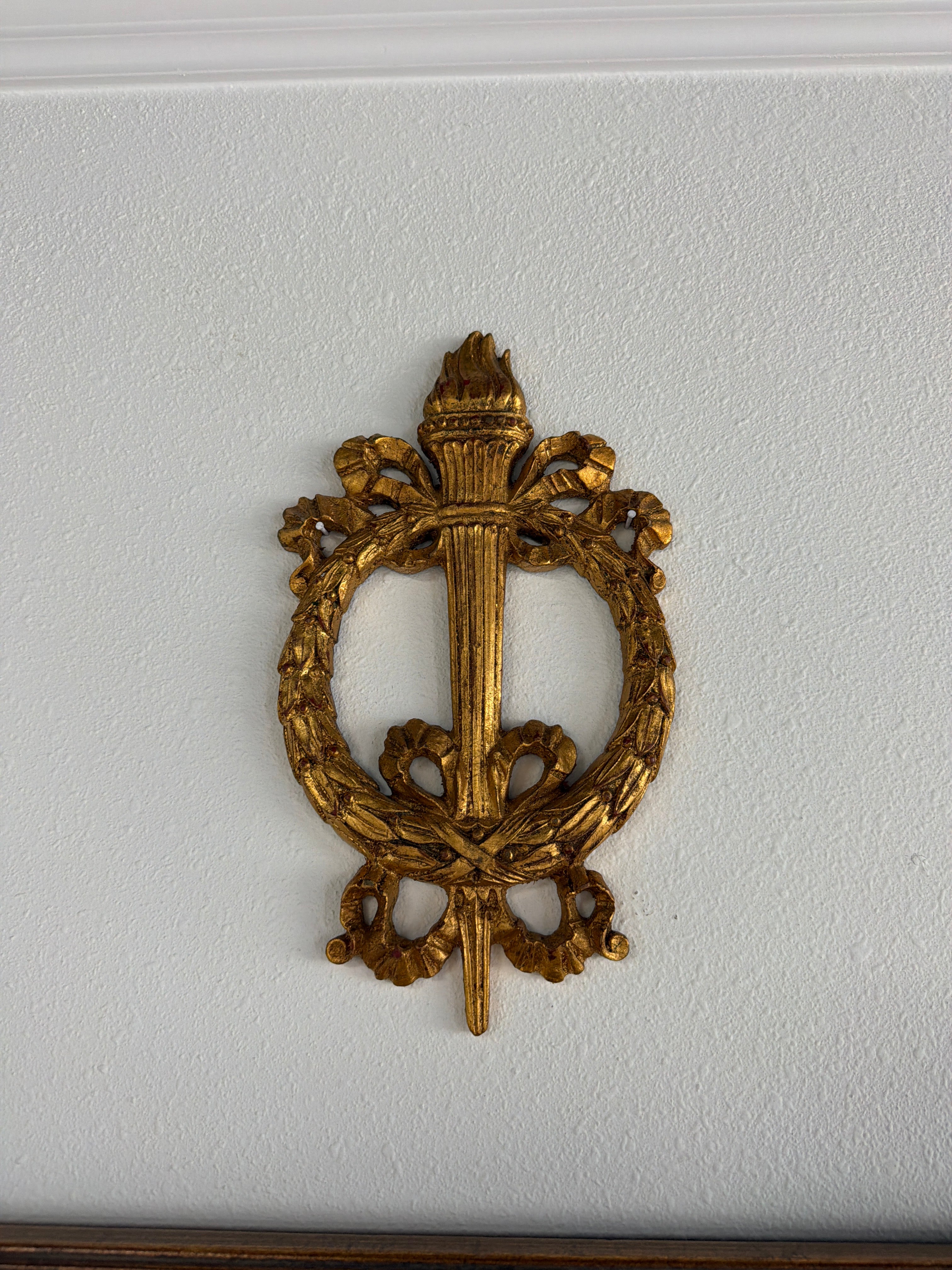 Resin Laurel Wreath Wall Appliqué