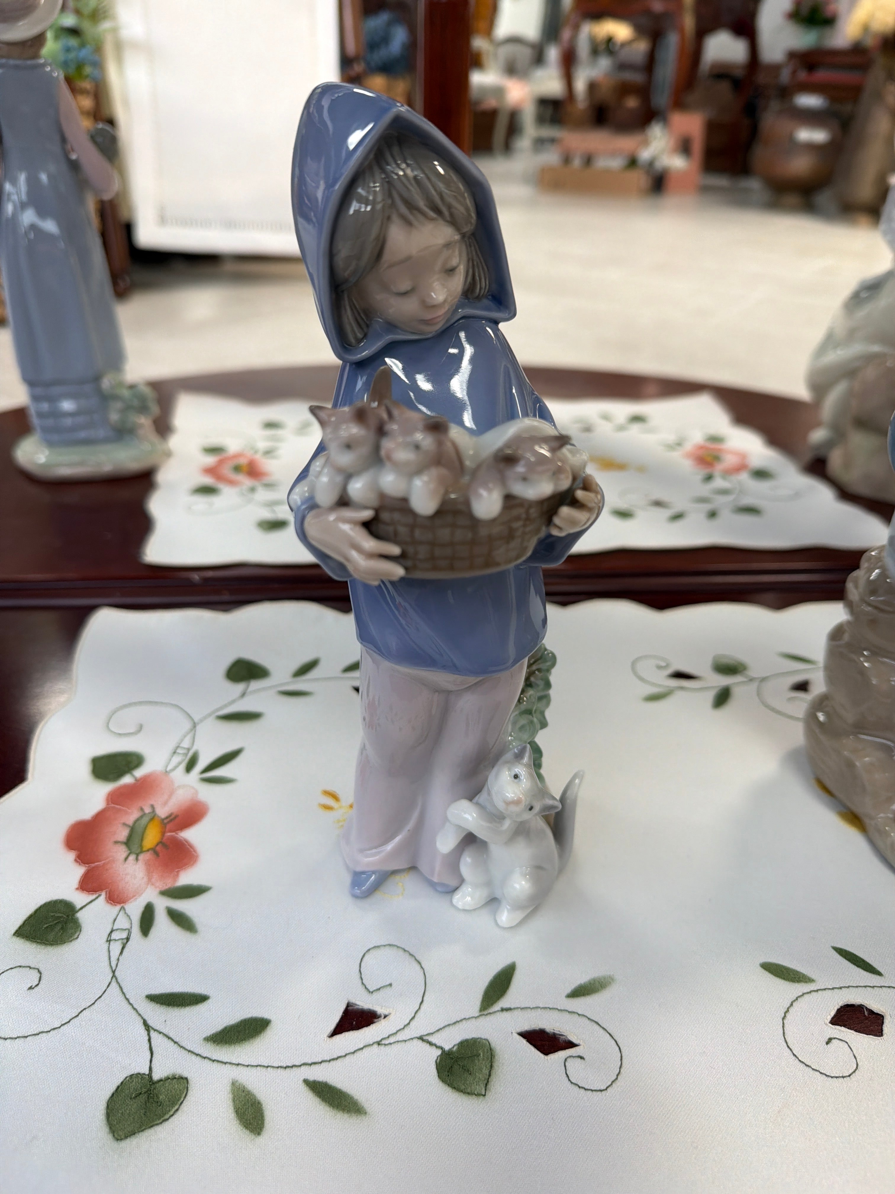 Lladro "Mother's Little Helper"