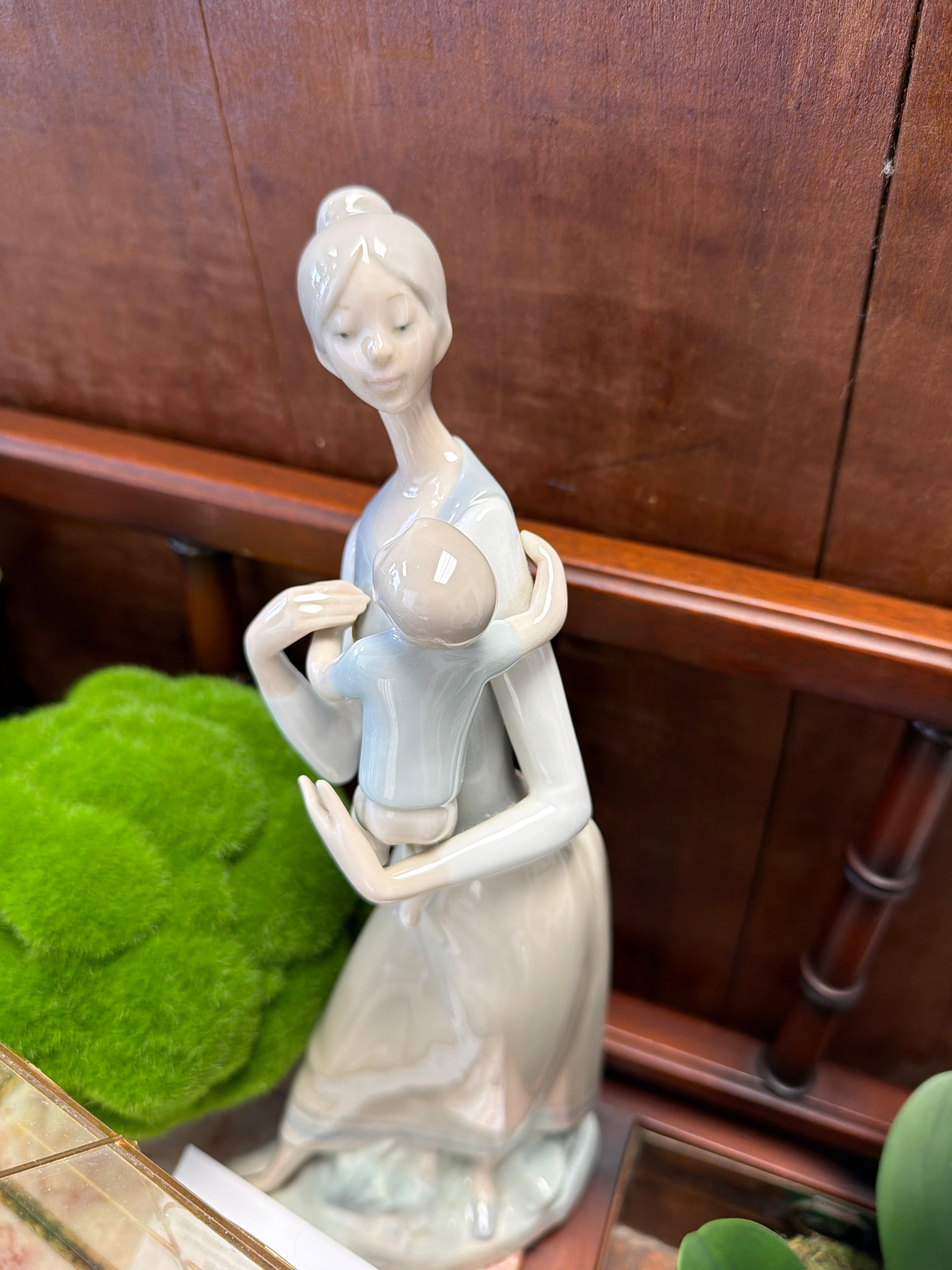 Lladro Porcelain Figurine, Mother and Child